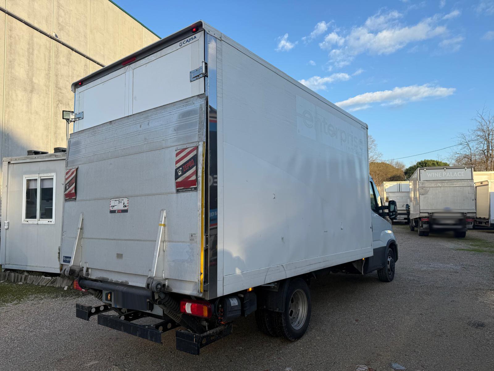 IVECO DAILY 35C16 CAJA CERRADA + PLATAFORMA - Imagen 2