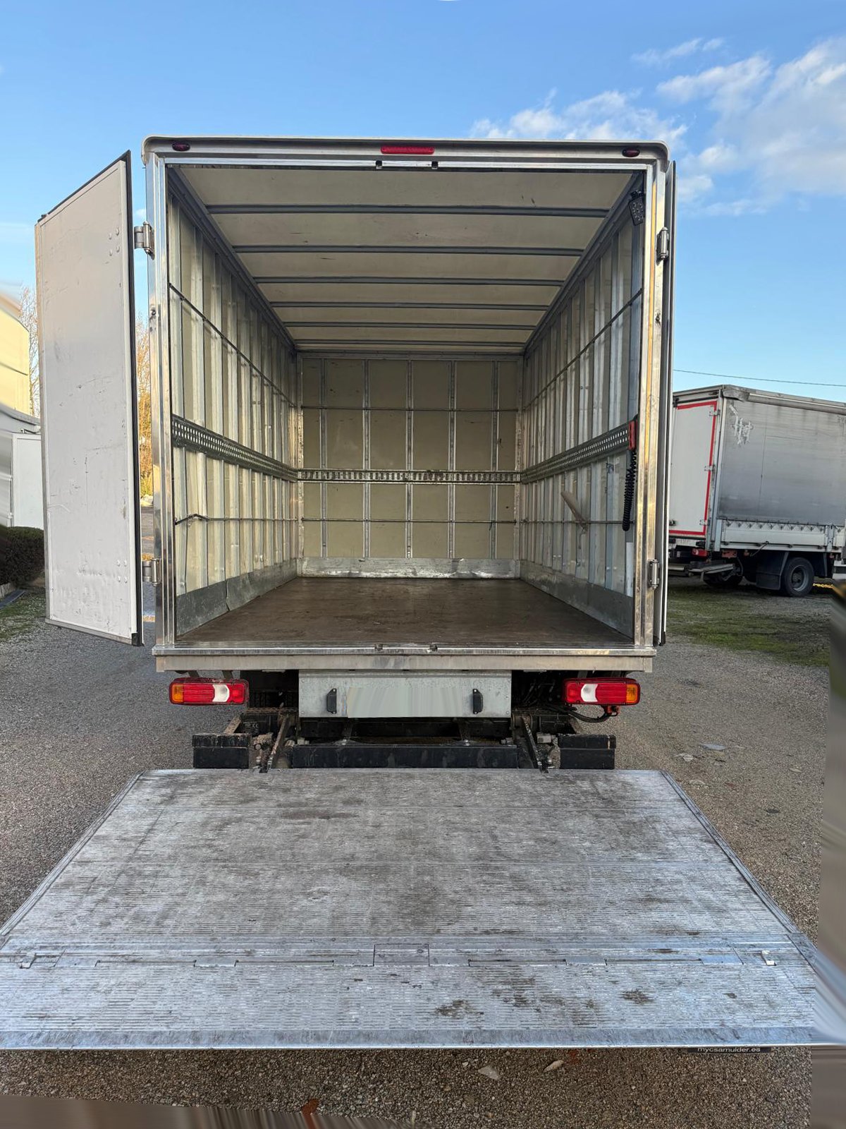 IVECO DAILY 35C16 CAJA CERRADA + PLATAFORMA - Imagen 11