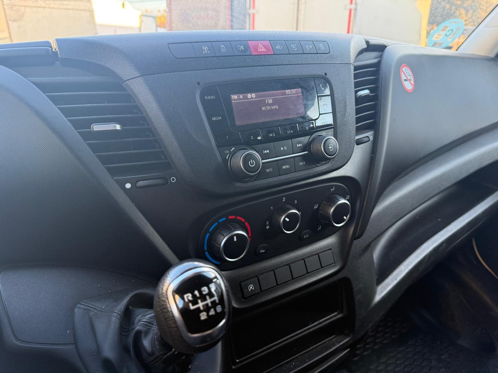 IVECO DAILY 35C16 CAJA CERRADA + PLATAFORMA - Imagen 7