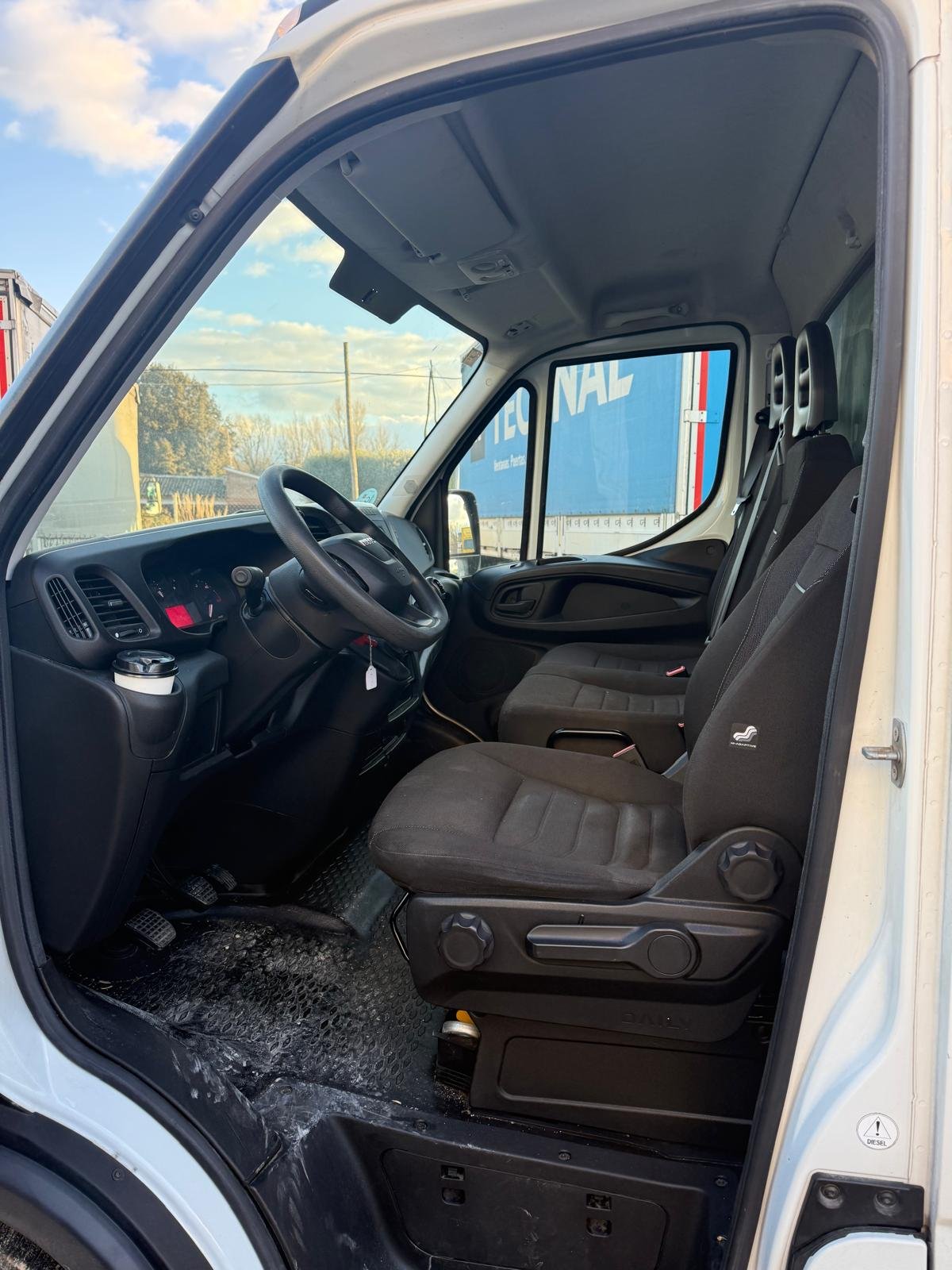 IVECO DAILY 35C16 CAJA CERRADA + PLATAFORMA - Imagen 6