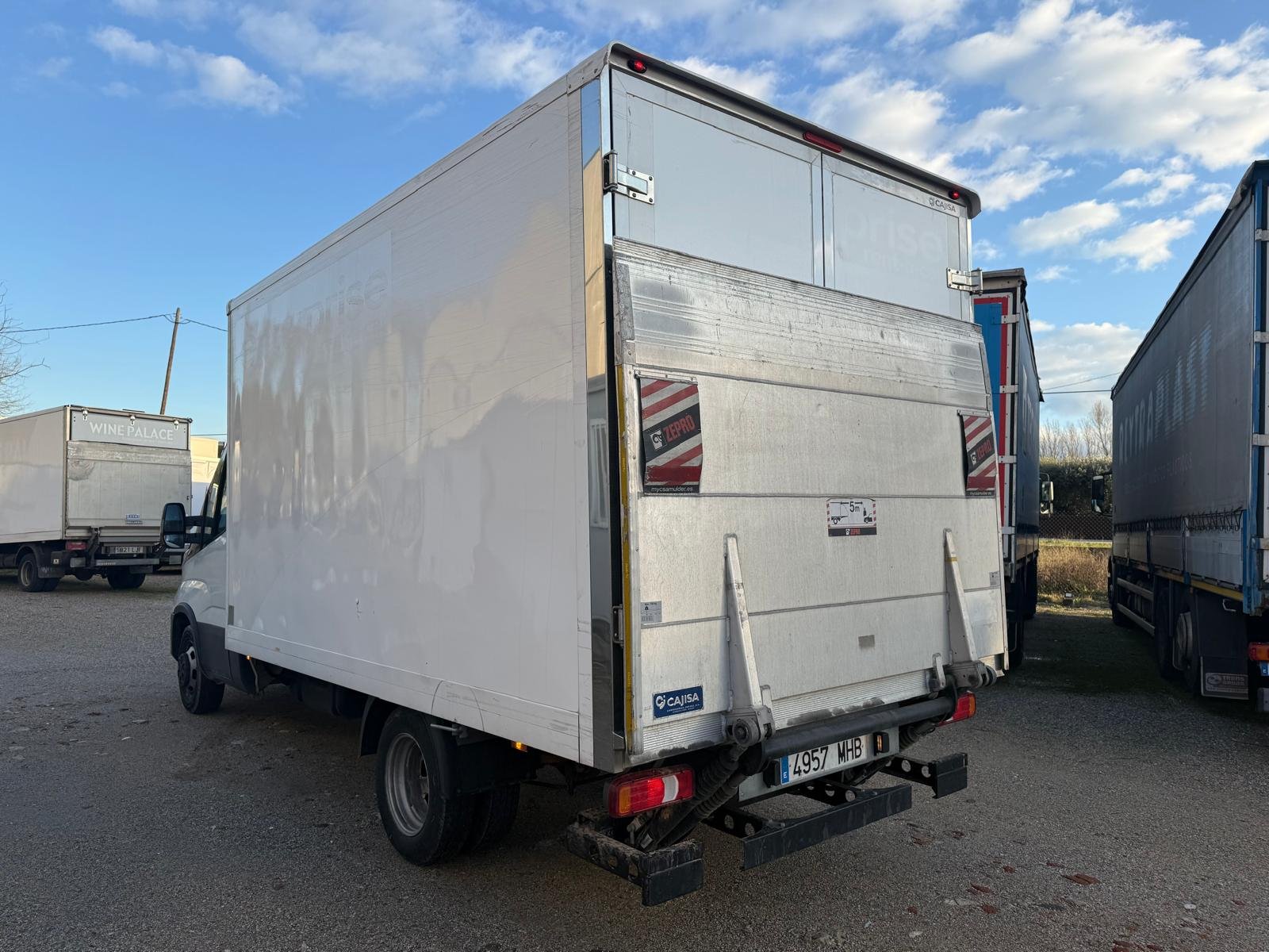 IVECO DAILY 35C16 CAJA CERRADA + PLATAFORMA - Imagen 5