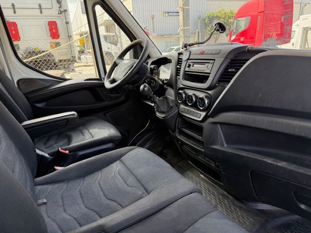 IVECO DAILY 35S16 CAJA CERRADA + PLATAFORMA - Imagen 8