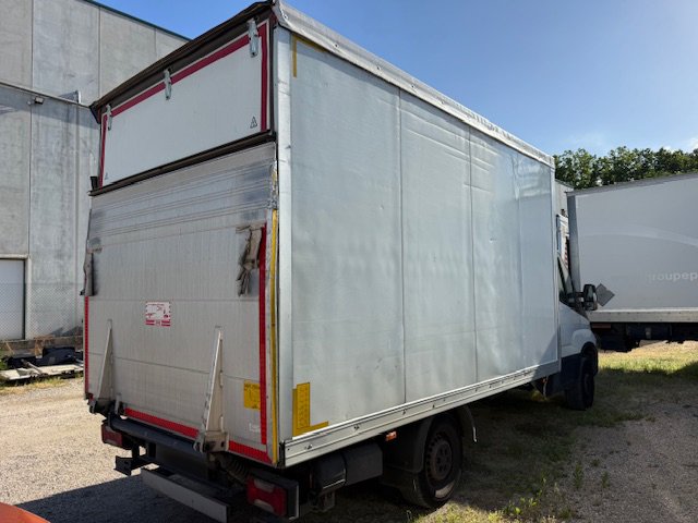 IVECO DAILY 35S16 CAJA CERRADA + PLATAFORMA - Imagen 4