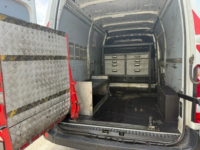 RENAULT MASTER EQUIPADA MOBILIARIO TALLER CON RAMPA POSTERIOR - Imagen 12