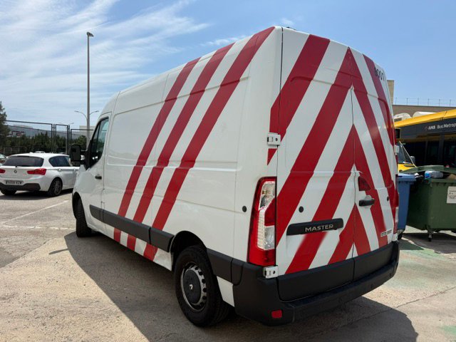 RENAULT MASTER EQUIPADA MOBILIARIO TALLER CON RAMPA POSTERIOR - Imagen 3